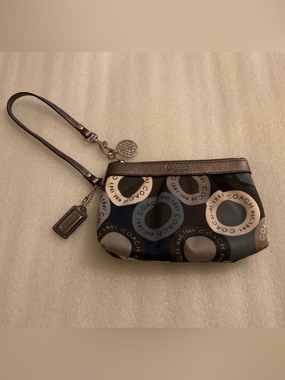 COACH Est. 1941 Graphic Circle Print Wristlet With Pristine Medallion & Hangtag